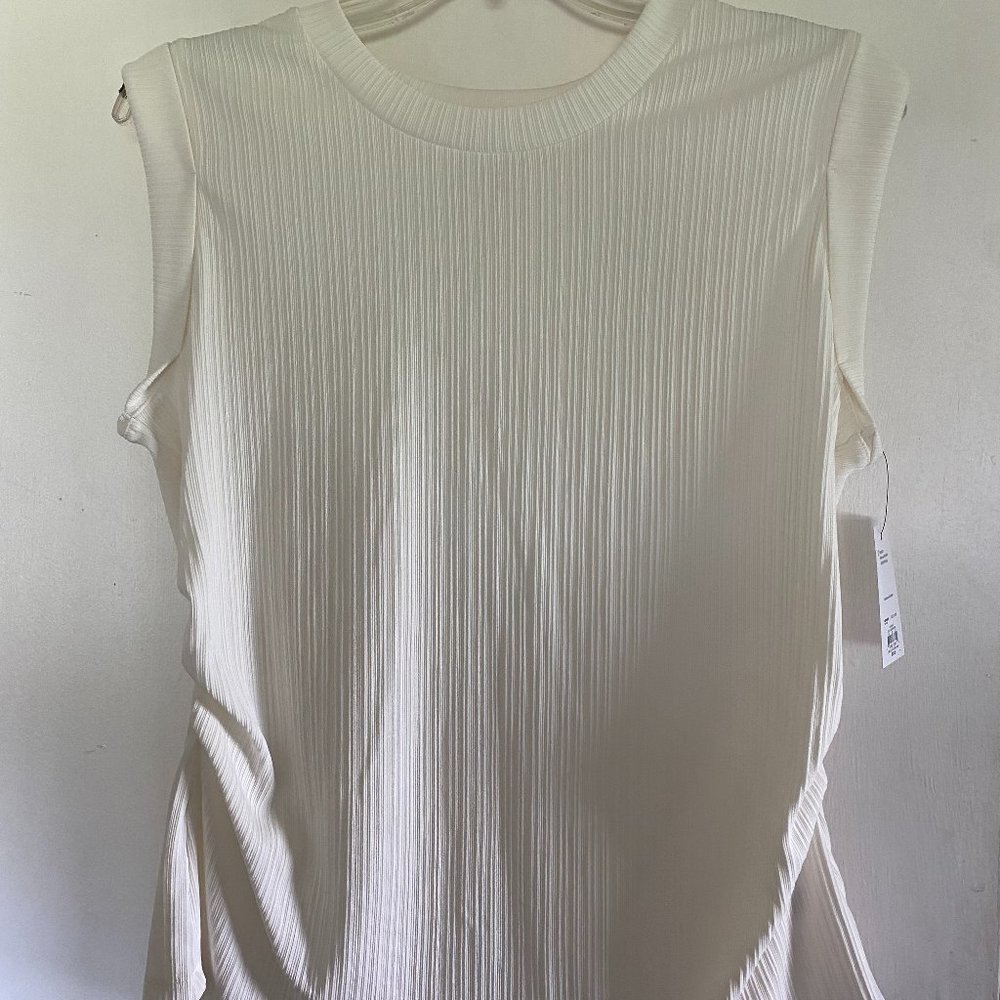 NWT - White Cap Sleeve Textured Crew from Nine West Size XXL
